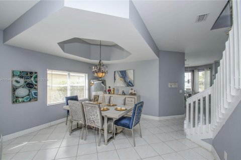 Villa ou maison à vendre à Pembroke Pines, Floride: 5 chambres, 293.11 m2 № 1054007 - photo 10