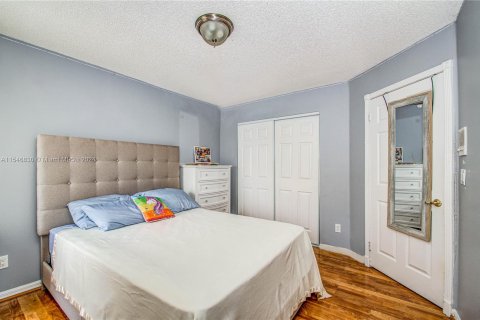 Casa en venta en Pembroke Pines, Florida, 5 dormitorios, 293.11 m2 № 1054007 - foto 14