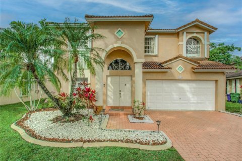 Villa ou maison à vendre à Pembroke Pines, Floride: 5 chambres, 293.11 m2 № 1054007 - photo 1