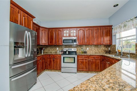 Villa ou maison à vendre à Pembroke Pines, Floride: 5 chambres, 293.11 m2 № 1054007 - photo 30