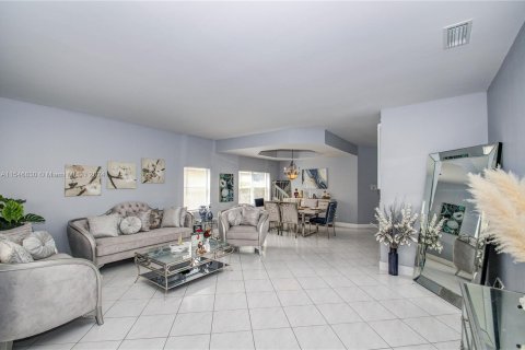 Casa en venta en Pembroke Pines, Florida, 5 dormitorios, 293.11 m2 № 1054007 - foto 5