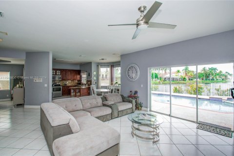 House in Pembroke Pines, Florida 5 bedrooms, 293.11 sq.m. № 1054007 - photo 3