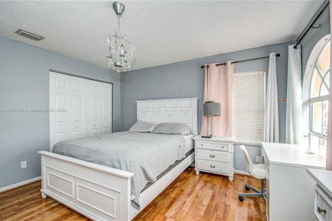 Casa en venta en Pembroke Pines, Florida, 5 dormitorios, 293.11 m2 № 1054007 - foto 16