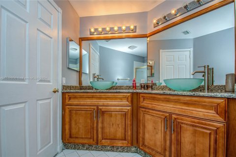 Villa ou maison à vendre à Pembroke Pines, Floride: 5 chambres, 293.11 m2 № 1054007 - photo 29