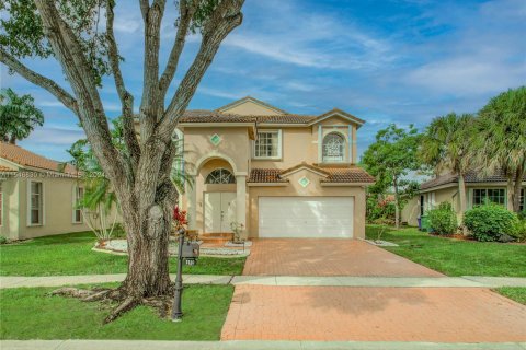 Villa ou maison à vendre à Pembroke Pines, Floride: 5 chambres, 293.11 m2 № 1054007 - photo 2