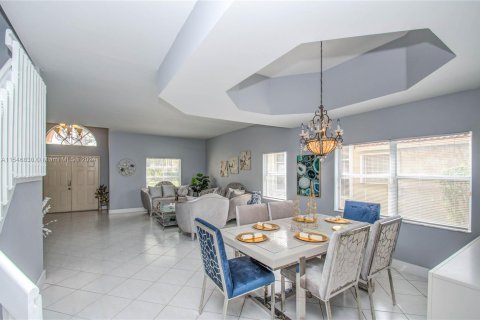 Casa en venta en Pembroke Pines, Florida, 5 dormitorios, 293.11 m2 № 1054007 - foto 12