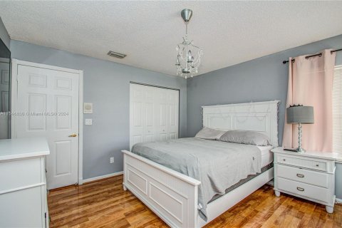 Casa en venta en Pembroke Pines, Florida, 5 dormitorios, 293.11 m2 № 1054007 - foto 19