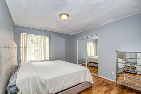 Casa en venta en Pembroke Pines, Florida, 5 dormitorios, 293.11 m2 № 1054007 - foto 21