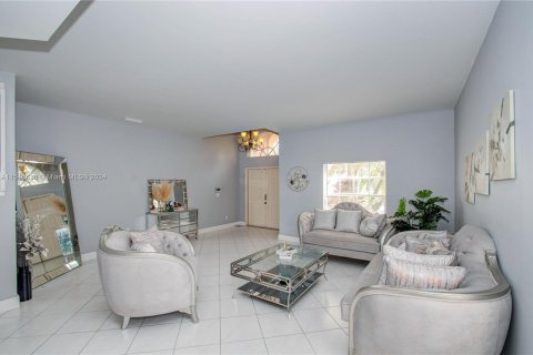 Casa en venta en Pembroke Pines, Florida, 5 dormitorios, 293.11 m2 № 1054007 - foto 9