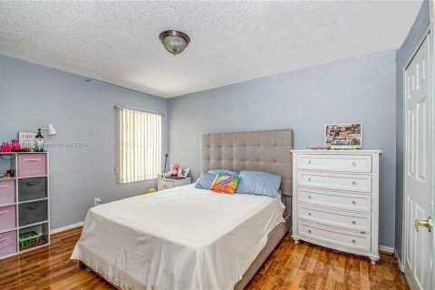 Casa en venta en Pembroke Pines, Florida, 5 dormitorios, 293.11 m2 № 1054007 - foto 25