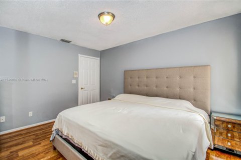Casa en venta en Pembroke Pines, Florida, 5 dormitorios, 293.11 m2 № 1054007 - foto 18