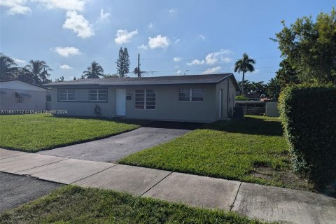 Casa en venta en Miami, Florida, 3 dormitorios, 143.81 m2 № 1413623 - foto 1