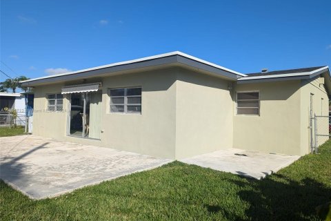 Casa en venta en Miami, Florida, 3 dormitorios, 143.81 m2 № 1413623 - foto 28