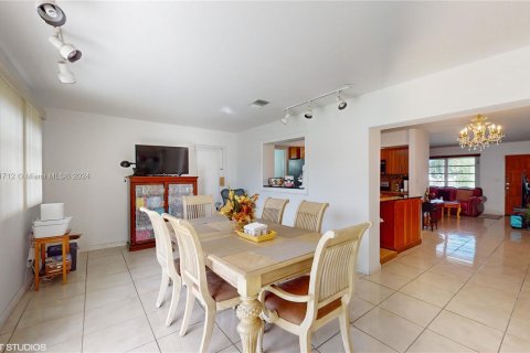 Casa en venta en Miami, Florida, 3 dormitorios, 143.81 m2 № 1413623 - foto 6