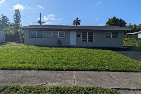 Casa en venta en Miami, Florida, 3 dormitorios, 143.81 m2 № 1413623 - foto 2