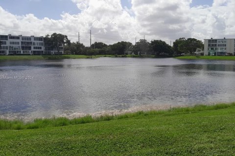 Condo in Deerfield Beach, Florida, 1 bedroom  № 1413622 - photo 1