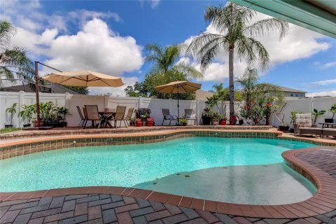 Casa en venta en Land O' Lakes, Florida, 6 dormitorios, 290.88 m2 № 1251880 - foto 4