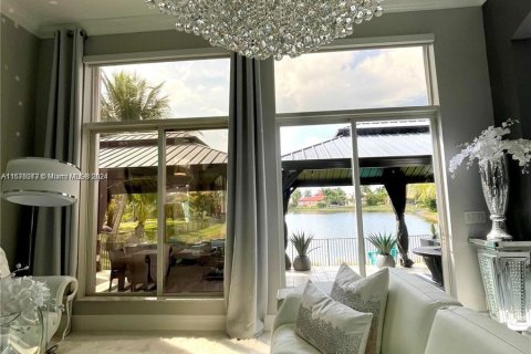 Casa en venta en Miramar, Florida, 7 dormitorios, 352.66 m2 № 1404538 - foto 9