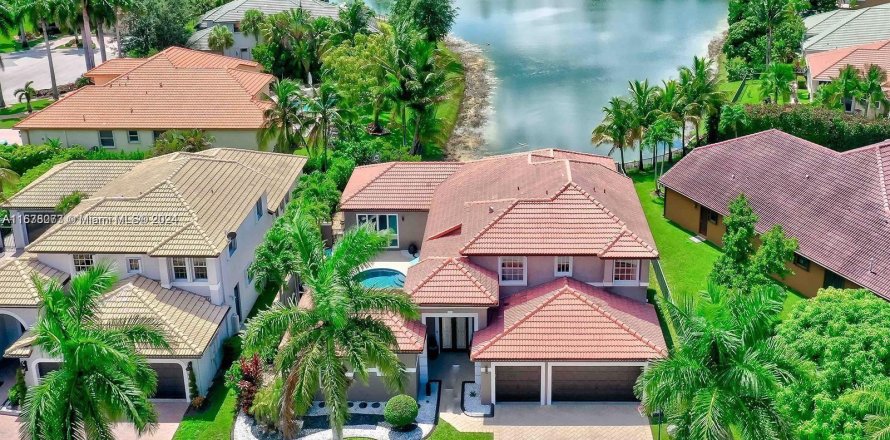 Villa ou maison à Miramar, Floride 7 chambres, 352.66 m2 № 1404538