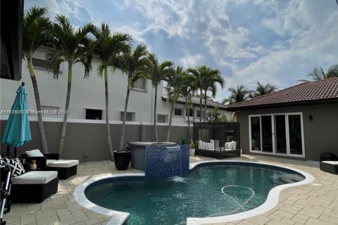 House in Miramar, Florida 7 bedrooms, 352.66 sq.m. № 1404538 - photo 14