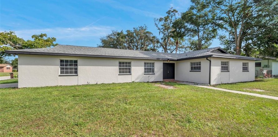 House in Tampa, Florida 4 bedrooms, 186.55 sq.m. № 1402447