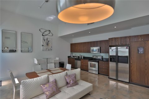 Condominio en venta en Miami Beach, Florida, 1 dormitorio, 61.32 m2 № 1049560 - foto 1