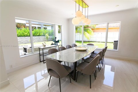 House in Key Biscayne, Florida 5 bedrooms, 337.98 sq.m. № 1240678 - photo 5