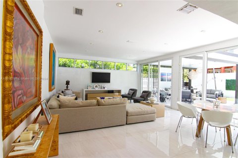 House in Key Biscayne, Florida 5 bedrooms, 337.98 sq.m. № 1240678 - photo 6