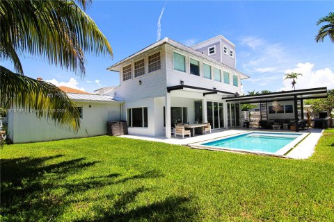 House in Key Biscayne, Florida 5 bedrooms, 337.98 sq.m. № 1240678 - photo 24