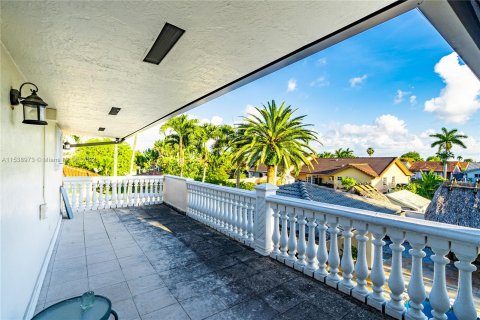Villa ou maison à vendre à Hialeah Gardens, Floride: 4 chambres, 361.58 m2 № 1030983 - photo 30