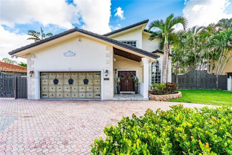 Casa en venta en Hialeah Gardens, Florida, 4 dormitorios, 361.58 m2 № 1030983 - foto 3