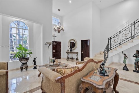 Villa ou maison à vendre à Hialeah Gardens, Floride: 4 chambres, 361.58 m2 № 1030983 - photo 13