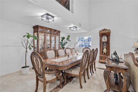 Casa en venta en Hialeah Gardens, Florida, 4 dormitorios, 361.58 m2 № 1030983 - foto 14