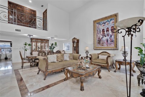 Casa en venta en Hialeah Gardens, Florida, 4 dormitorios, 361.58 m2 № 1030983 - foto 12