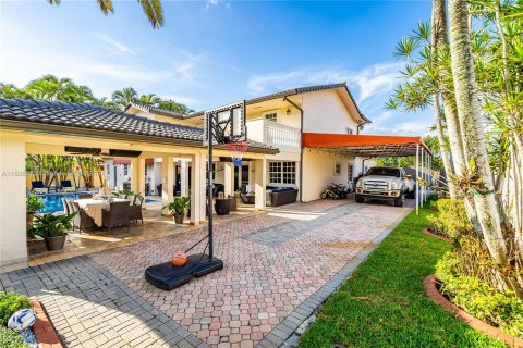 Casa en venta en Hialeah Gardens, Florida, 4 dormitorios, 361.58 m2 № 1030983 - foto 9