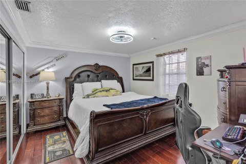 Casa en venta en Hialeah Gardens, Florida, 4 dormitorios, 361.58 m2 № 1030983 - foto 25