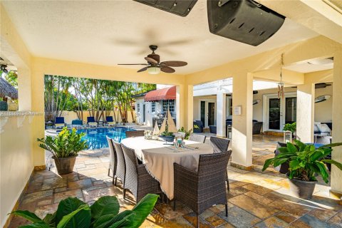 Villa ou maison à vendre à Hialeah Gardens, Floride: 4 chambres, 361.58 m2 № 1030983 - photo 6