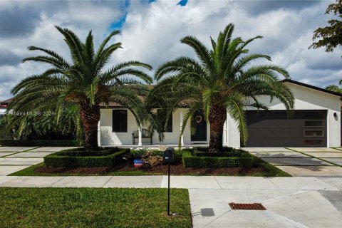 Купить виллу или дом в Катлер-Бей, Флорида 4 спальни, 225.94м2, № 1054347 - фото 1