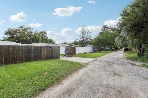 House in Saint Petersburg, Florida 3 bedrooms, 67.63 sq.m. № 1339863 - photo 24