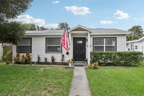 House in Saint Petersburg, Florida 3 bedrooms, 67.63 sq.m. № 1339863 - photo 1