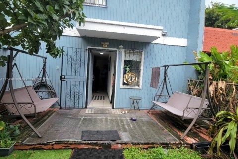 Townhouse in Miami, Florida 3 bedrooms, 124.86 sq.m. № 1060735 - photo 1