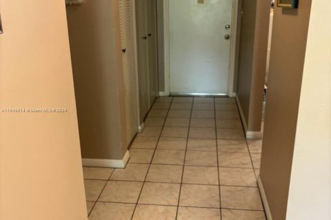 Condo in Tamarac, Florida, 2 bedrooms  № 1060734 - photo 19