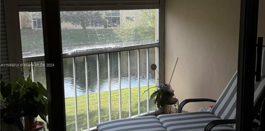 Condo in Tamarac, Florida, 2 bedrooms  № 1060734