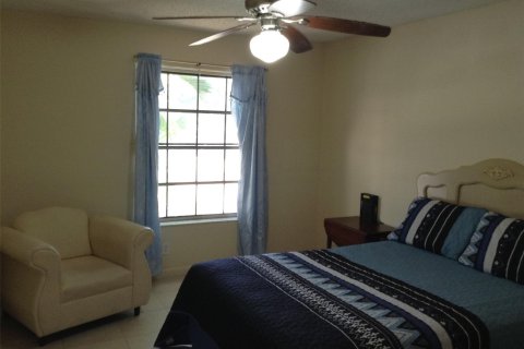 Condo in Tamarac, Florida, 2 bedrooms  № 1226789 - photo 10