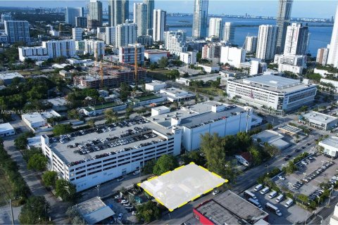 Propiedad comercial en venta en Miami, Florida № 1401663 - foto 6