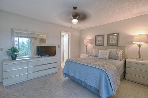 Condo in West Palm Beach, Florida, 1 bedroom  № 1042999 - photo 16