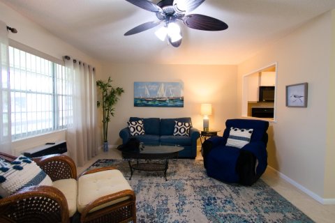 Condo in West Palm Beach, Florida, 1 bedroom  № 1042999 - photo 13