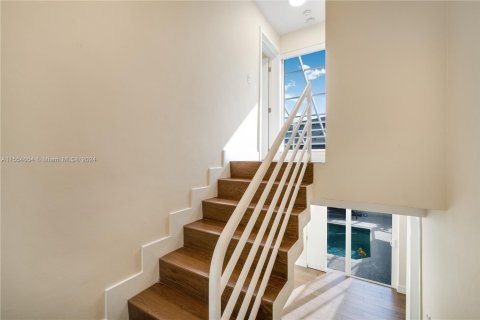 Villa ou maison à vendre à South Miami, Floride: 6 chambres, 300.63 m2 № 1075566 - photo 17