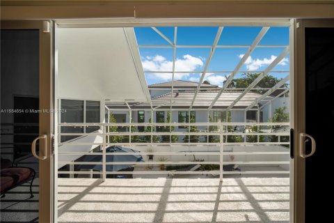 Villa ou maison à vendre à South Miami, Floride: 6 chambres, 300.63 m2 № 1075566 - photo 11