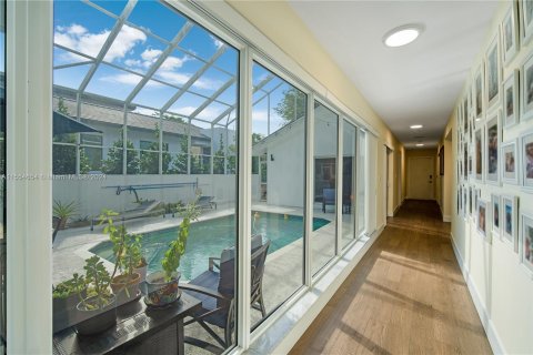 Villa ou maison à vendre à South Miami, Floride: 6 chambres, 300.63 m2 № 1075566 - photo 6